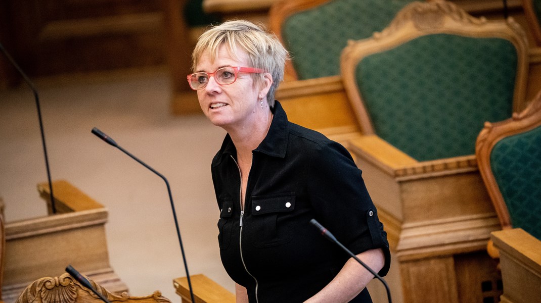 Vi skal benytte de kræfter og det engagement, der allerede er derude i samfundet, da det er til gavn for alle, lyder det i et modsvar fra Moderaternes ordfører.