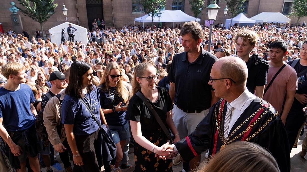 Studerende bydes velkommen på Københavns Universitet i 2022. I fremtiden skal 20 procent af de studerende på videregående uddannelser i Danmark gå på den såkaldte erhvervskandidat-ordning. 