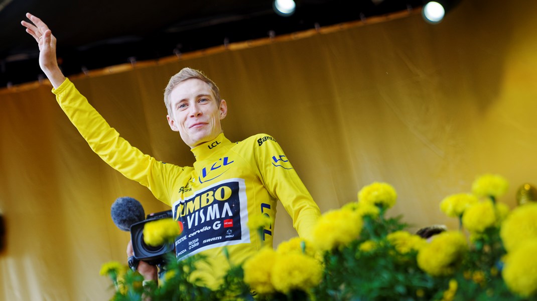 Med Jonas Vingegaards anden Tour-sejr, var Touren 2023 heller ingen undtagelse for dansk cykelsports buldrende succes. Derfor har Danmark nu også muligheden for at blive et forbillede i kampen mod sportswashing, skriver Ludvig Wacker.