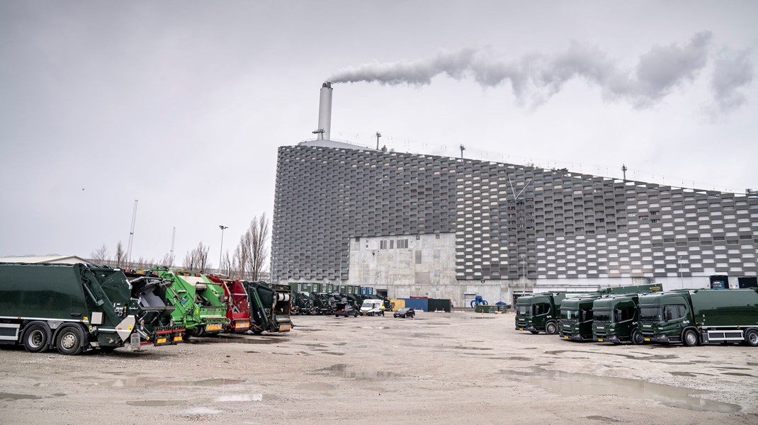 I Danmark har vi brugt utrolig meget tid på at diskutere, hvem der skal håndtere affaldet. Der er nu truffet en række politiske beslutninger på området, og vi mener, at det nu er på tide at løfte diskussionen til at handle om, hvordan vi skaber en mere cirkulær økonomi, skriver Arne Boelt.