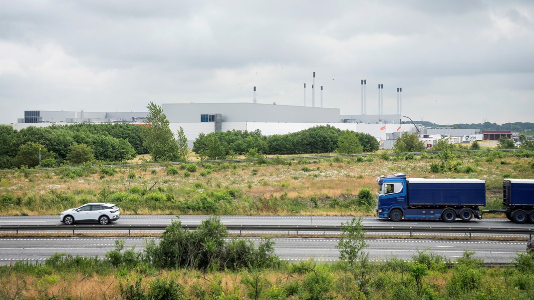 Hvis Horsens Kommune vil nå sit mål om klimaneutralitet i 2030, skal der særligt findes nye reduktioner i landbrugs- og transportsektoren. På billedet ses Danish Crowns slagtehaller i Horsens. 