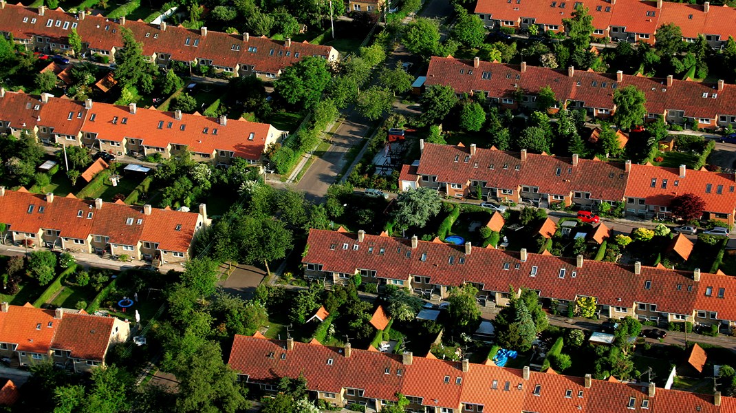 Forhåbningen er, at bygge- og ejendomsbranchen ikke i fremtiden vil udgøre så stor en andel af vores nationale CO2-udledning, skrev Sisse Norman Canguilhem fra Rådet for Bæredygtigt Byggeri i et netop afsluttet temadebat på Altinget By og Bolig. Få overblik over hele debatten her.