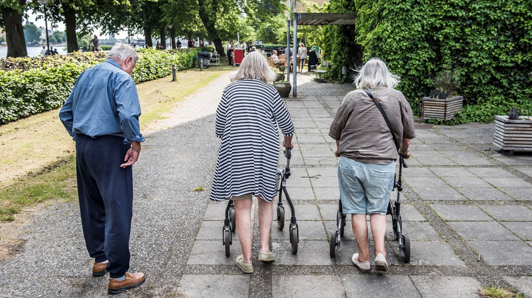 Ældres gennemsnitlige levealder er relativt kortere, hvilket kan indebære både stigninger i udgifter til pleje og sundhed inden dødsfald samt fald i udgifter efter dødsfald, påpeger rapport.