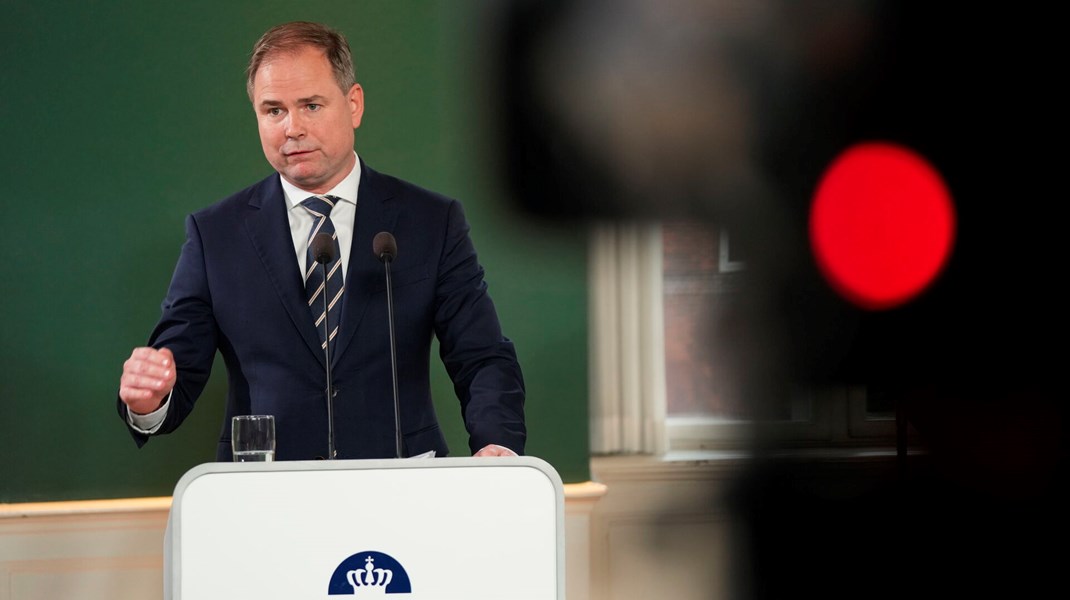 Selvom der er flere penge i kassen, og inflationen er på vej ned, er det stadig med en forsigtig og ansvarlig tilgang, vi går til tingene, siger finansminister Nicolai Wammen på et pressemøde, hvor regeringens forslag til en ny finanslov bliver lagt frem.