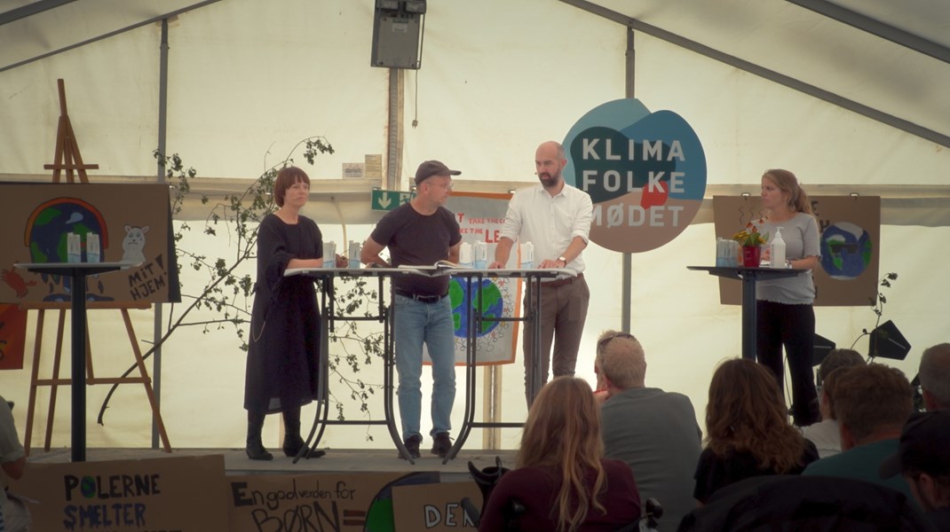 I Ajour fortæller debatredaktør Caroline Boas (th) om Altingets debat på Klimafolkemødet. Fra venstre: Laila Kildesgaard, Mogens Fosgerau og Tue Damsø. 