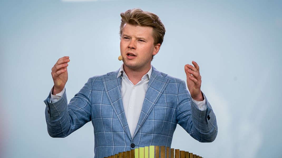 Unge konservative har sendt blomster til Løkke og Moderaterne: 