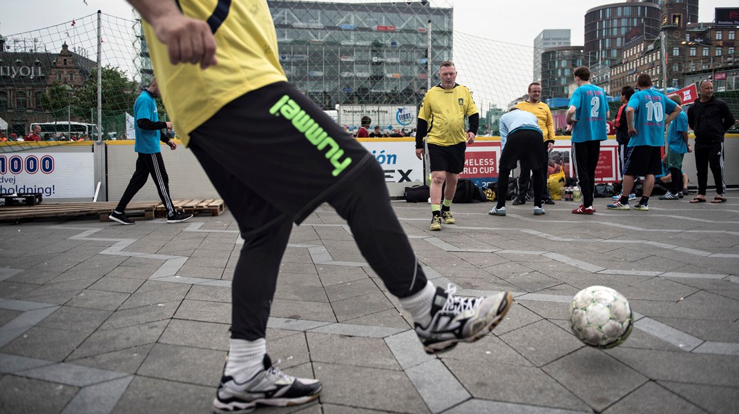 Idrætsdeltagelsen for den allermest idrætssvage del af befolkningen – vores socialt udsatte borgere – er stort set fraværende i den danske idrætspolitik og i den økonomiske fordelingsnøgle, der følger med, skriver Martin Svend Pedersen. 