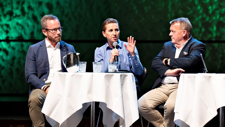 Løkke blander sig i alle tænkelige politiske debatter og optræder i praksis som regeringens nummer to. Ja, til tider kunne man næsten få indtryk af, at Løkke stadig er statsminister.