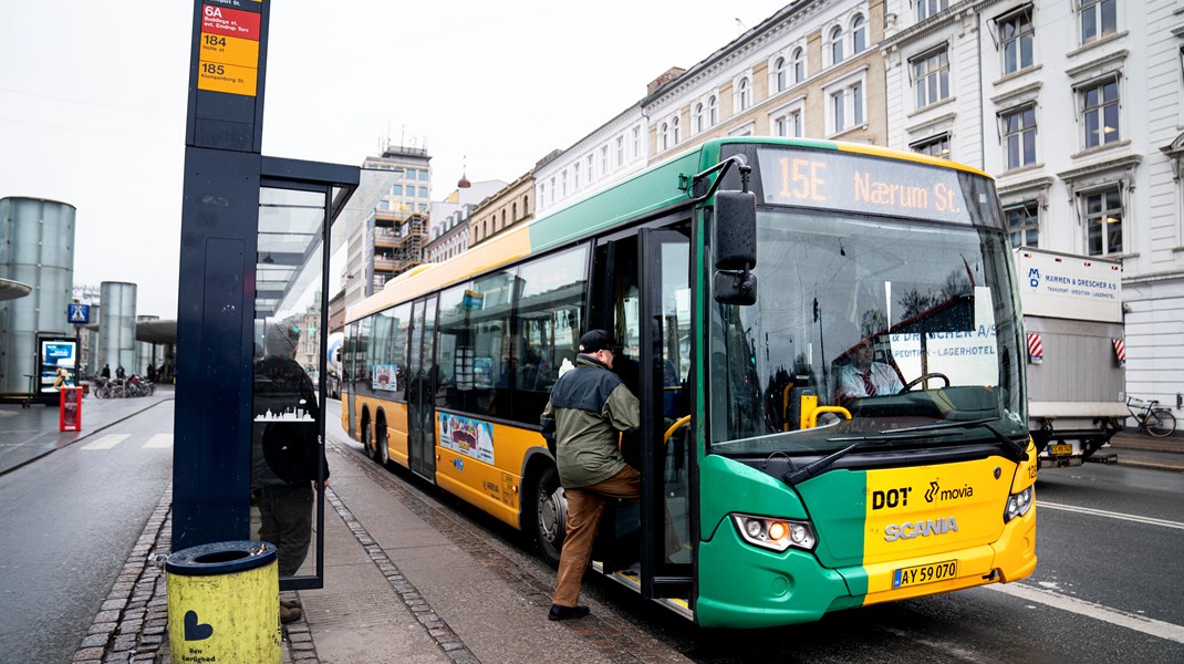 Der mangler cirka 800 millioner kroner, hvis busserne skal gå fri af yderligere nedskæringer, vurderer Steen Vindum (V). 