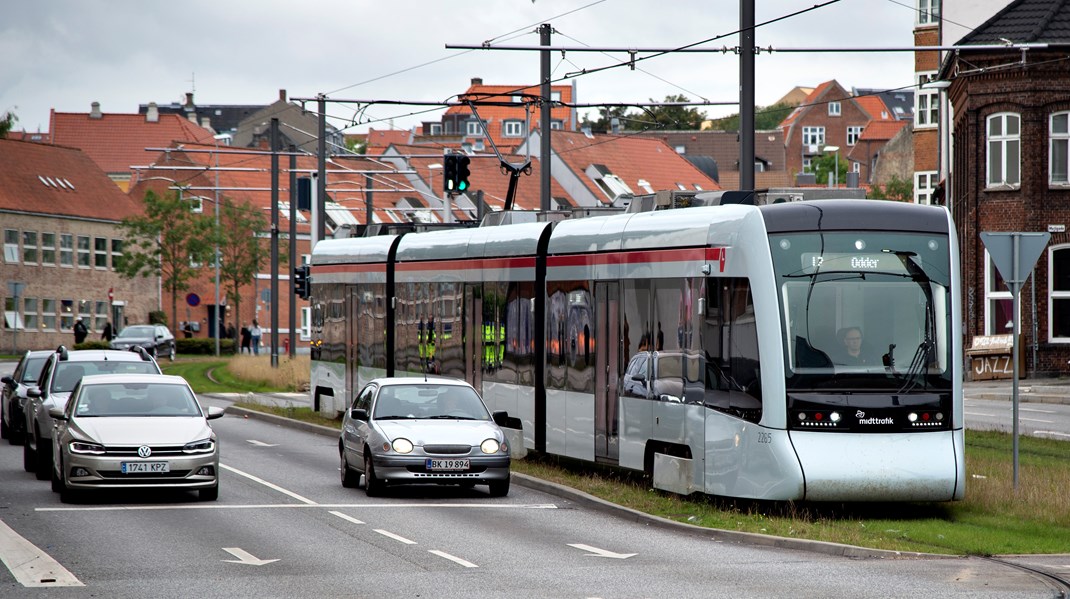 Dansk PersonTransport: Sparekniven i den kollektive transport sender voldsom regning videre til danskerne