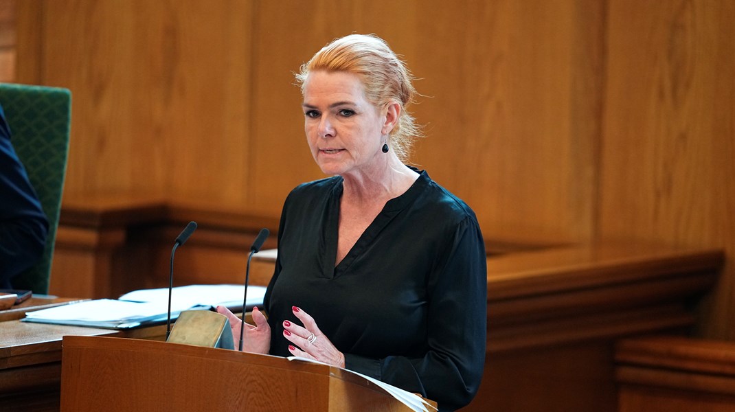 Inger Støjberg forsøgte at byde sit gamle parti op til dans om en CO2-afgift på landbruget, men V-formand Jakob Ellemann-Jensen mødte hende med tavshed.