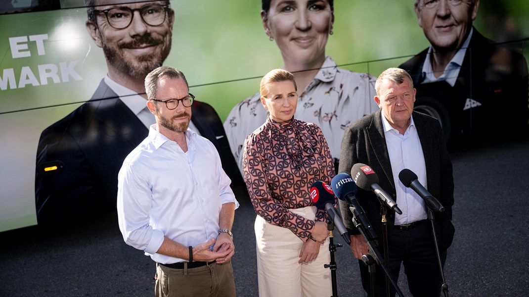 Mette, Jakob og Lars' bustur var tæt på pinlig. De blev mødt af halvtomme sale og sure vælgere. Partilederne virker handlingslammede, skriver David Trads.