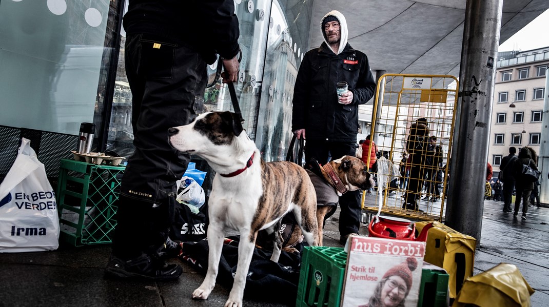 Hjemløse møder urimelige begrænsninger og straf, når de bruger det offentlige rum til helt basale fornødenheder. Det har Københavns Kommune nu forpligtet sig til lave om på, skriver Pia Justesen.    