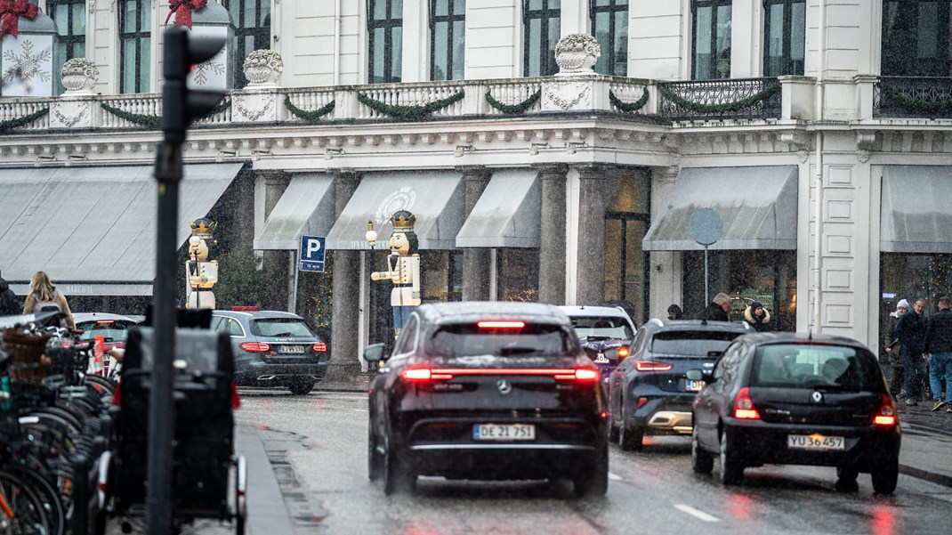 Arbejdsudbuddet er
vor tids væsentligste
valuta. Og arbejdsudbuddet og dermed lønindkomsten falder, når man er tvunget
til at bruge mere tid i trafikken. Det betyder også helt konkret, at kommunen får færre skatteindtægter