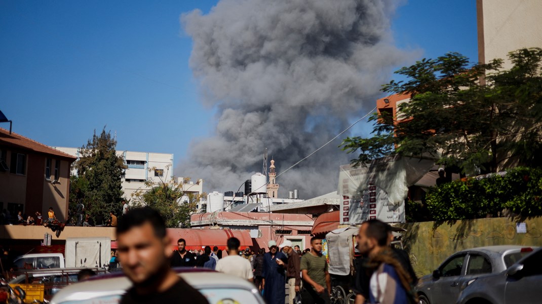 Når Israels landoffensiv for alvor går i gang, går vi en usikker tid i møde. De humanitære konsekvenser for Gazas civilbefolkning vil være enorme. Det vil afføde voldsom kritik og demonstrationer, men Israel vil givetvis føle, at det ligger inden for landets ret til selvforsvar, og at Hamas er selve kimen til de civile lidelser, skriver Jacob Kaarsbo.