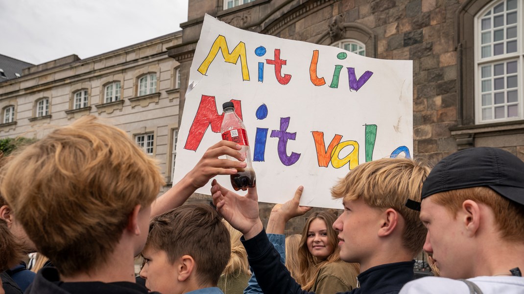 Unge vælger blandt andet stx, fordi det opfattes som den bedste langsigtede investering, ifølge en interviewundersøgelse blandt 15 stx-elever, som Danmarks Evalueringsinstitut (EVA) har gennemført. Billedet er fra en demonstration mod den tidligere regerings elevfordelingsaftale.