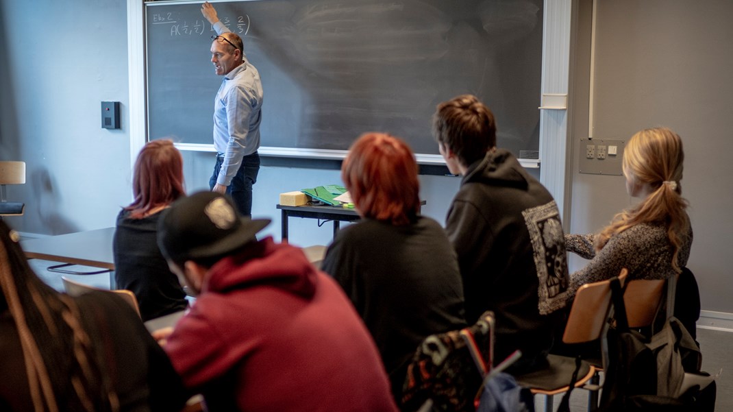 Der er store forskelle på gymnasieelevers faglige niveau, men eleverne oplever ikke altid forskellen som et problem, ifølge en ny interviewundersøgelse lavet af Danmarks Evalueringsinstitut (EVA).