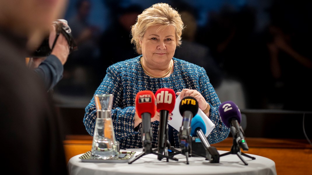 Den konservative norske partileder Erna Solberg til pressemøde om Økokrimis beslutning om ikke at efterforske hende og hendes mand Sindre Finnes for insiderhandel.