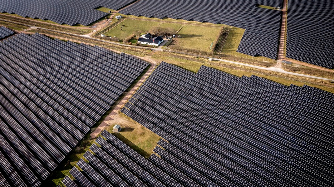 Hvis
danskerne selv kunne vælge, så skete udbygningen
med solceller i første omgang ikke på landet, men i byerne på industriens tage, skriver Jacob Ladenburg.