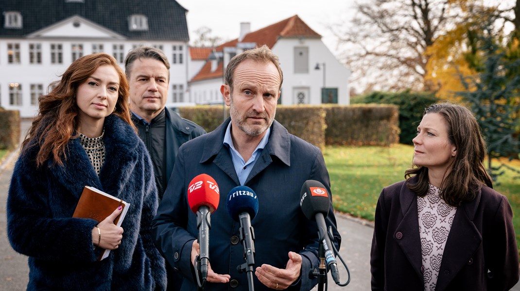 Radikale gik til valg på en regering over midten. Men da det kom til stykket, endte Martin Lidegaard og hans parti med at stå udenfor, da SVM-regeringen blev dannet på Marienborg i december sidste år.