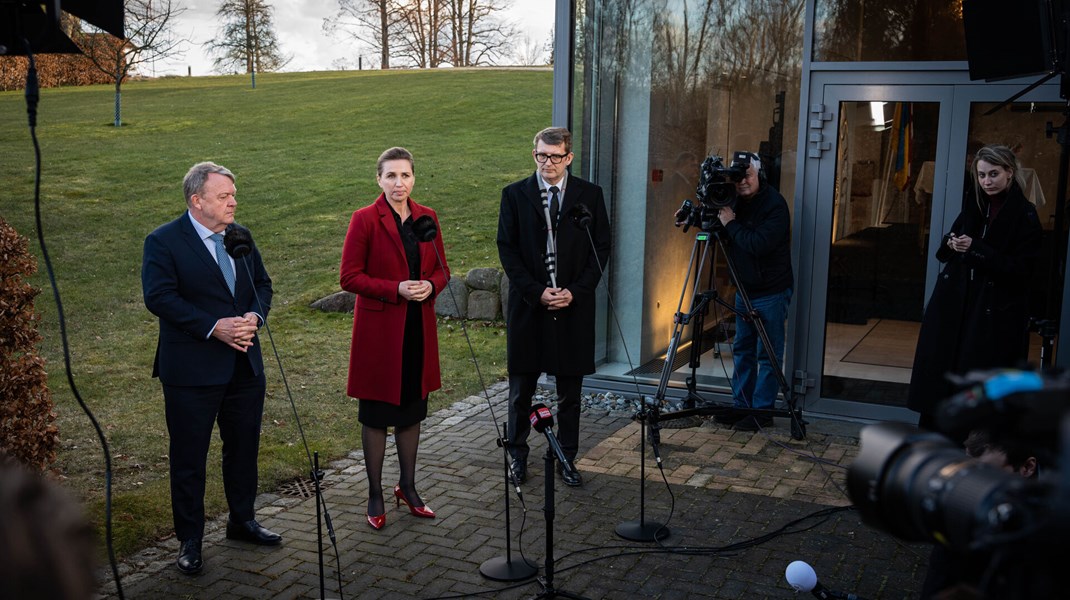 Udenrigsminister Lars Løkke Rasmussen, statsminister Mette Frederiksen og forsvarsminister Troels Lund Poulsen sidder alle i regeringens ansættelsesudvalg, der beslutter rammerne for rekruttering af departementschefer.