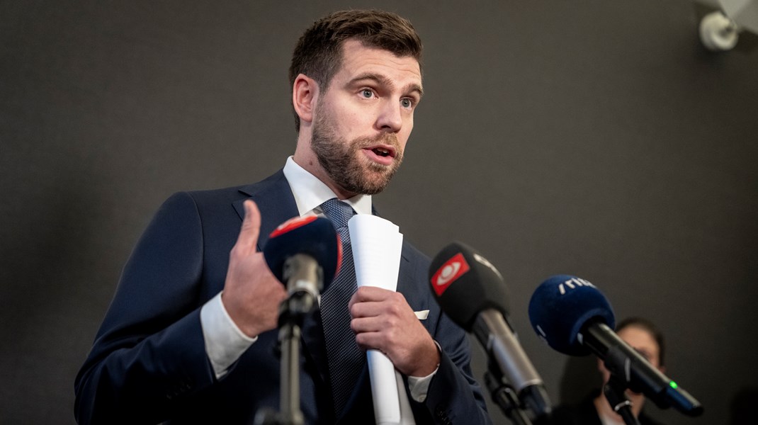 Venstreministeren har hyret Jens Husted, der også har en fortid som landsformand for Venstres Ungdom.