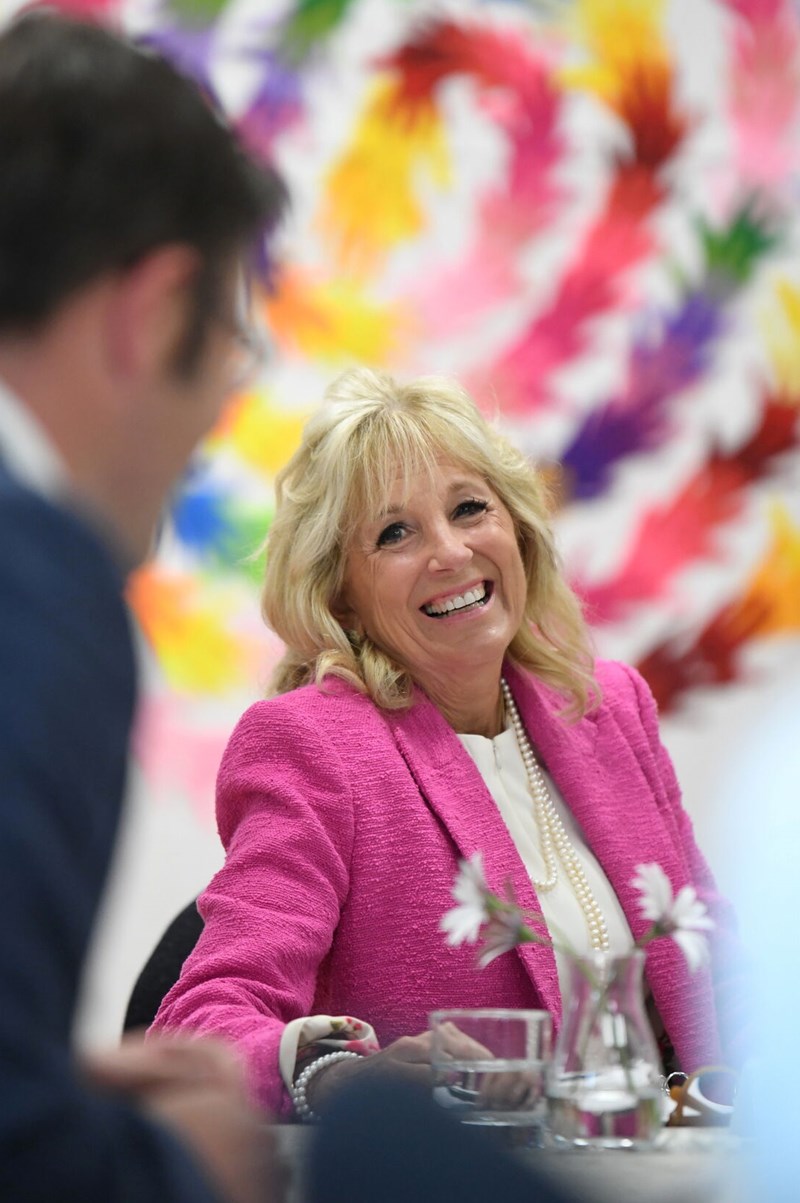 Jill Biden er en af de præsidentfruer, der optræder i bogen. Ved siden af rollen som førstedame arbejder hun som lærer. Hun er den eneste, som har beholdt sit eget job, efter hun blev førstedame.