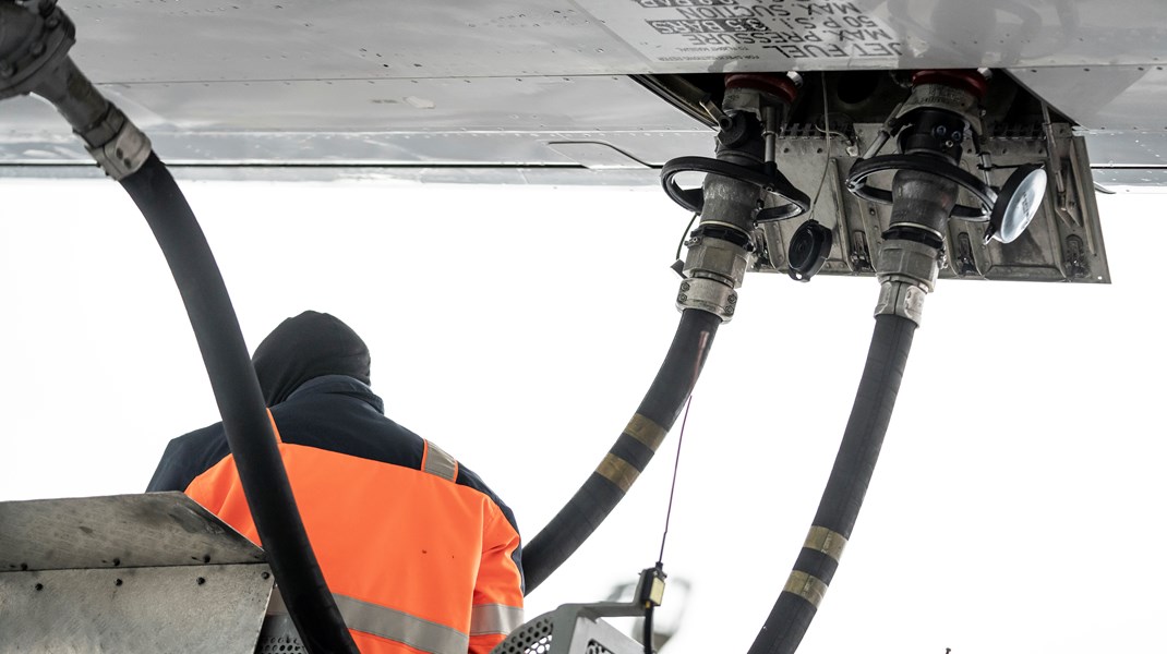 Der er en minimal klimagevinst ved forslaget om at bruge op til halvdelen af flyafgiftens provenu på alternative flybrændsler, skriver Poul Kattler og Gunnar Boye Olesen.