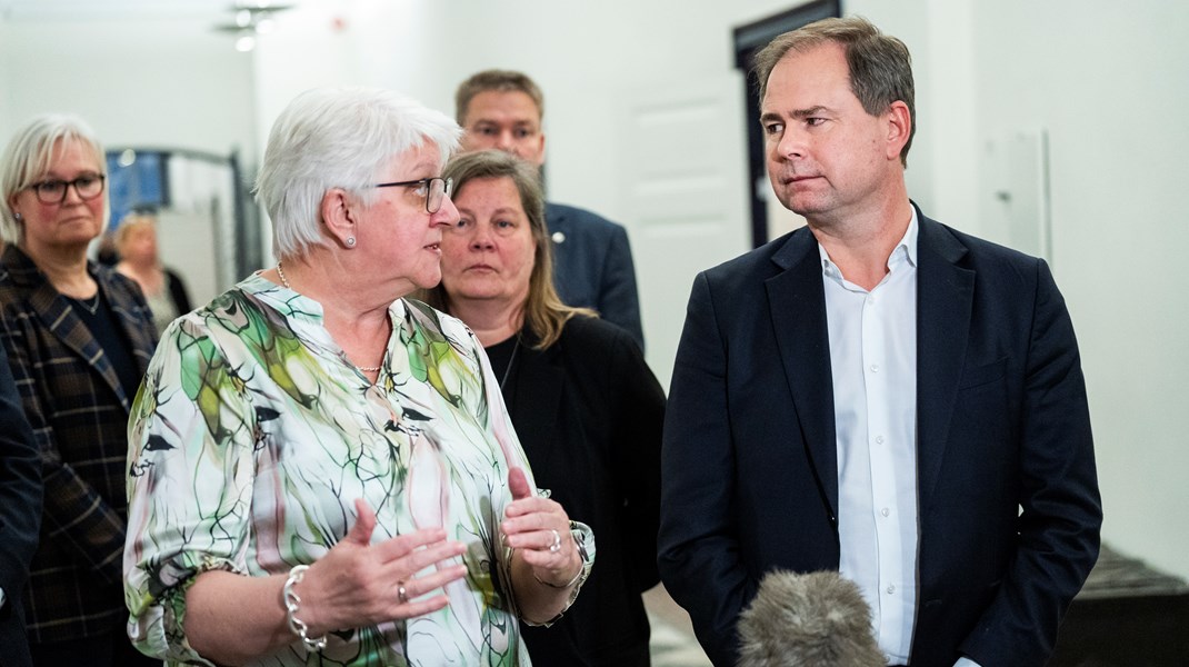 Fredag eftermiddag udvekslede finansminister Nikolai Wammen (S) og de statsansattes forhandlere Rita Bundgaard og Lisbeth Lintz overenskomstkrav. Det bliver Wammens første overenskomstforhandling, da de under S-regeringen blev varetaget af skatteministeren.