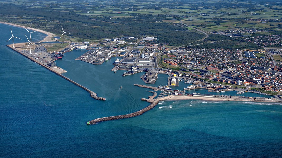 Anker
Laden-Andersen var før sit formandskab alment medlem af Hirtshals Havn
bestyrelse siden 2001.