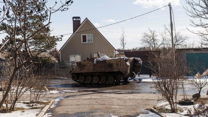 Tæt på den ukrainske frontlinje møder man ofte det ståsted, at lederne både i Kyjiv og Moskva er ligeglade med almindelige mennesker i Donbas.