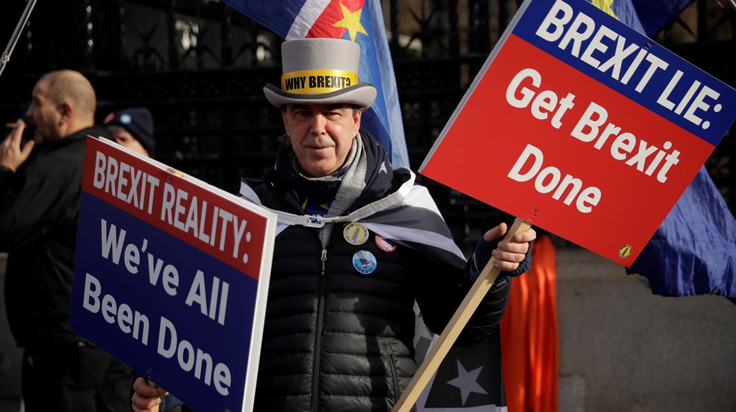 Anti-brexit demonstrant i London den 30. januar 2020, dagen før Storbritanniens officielle udmeldelse af EU. Skiltet vil sende budskabet om, at brexit vil skade Storbritannien. Samme holdning deler Lasse Hamilton Heidemann: 