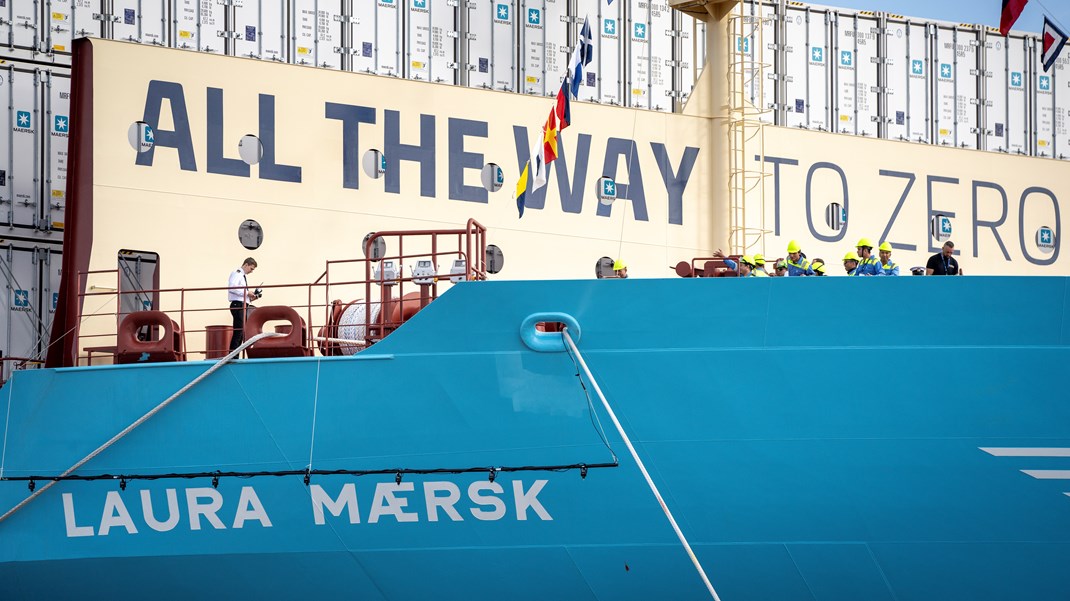 I juli blev verdens første elektriske containerskib søsat i Yangzhou i Kina. Og på Langelinie i København navngav EU-Kommisionsformand Ursula Von der Leyen verdens første metanoldrevne containerskib. Det er vigtige fremskridt, skriver Rasmus Bjerring Larsen.