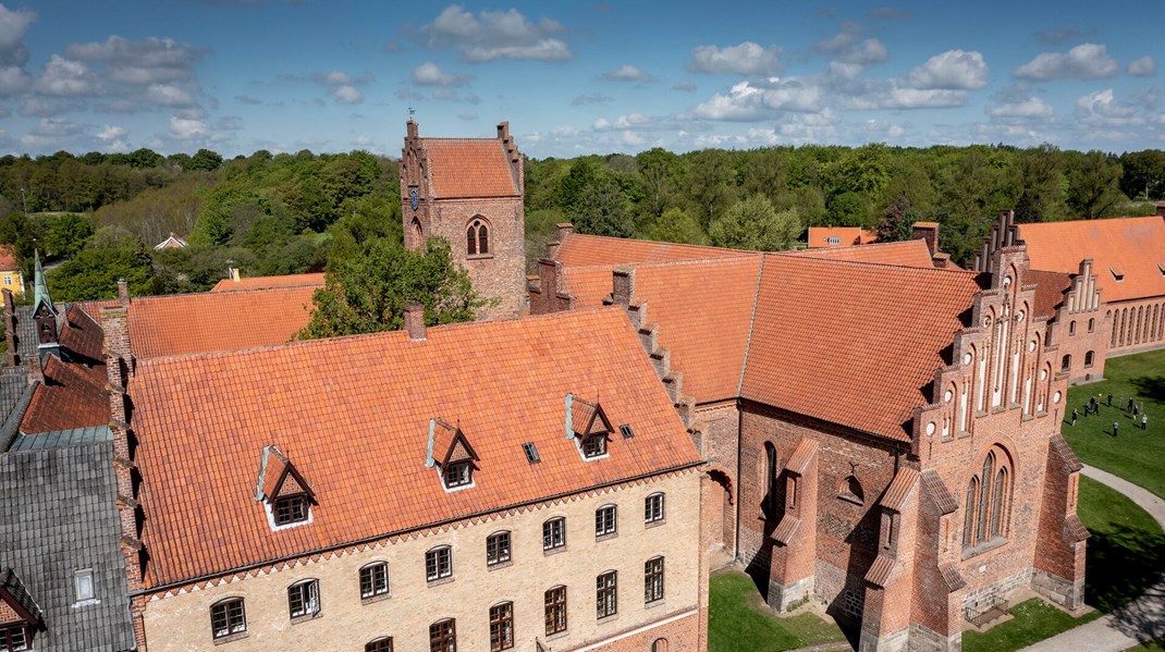 Herlufsholm skole i Næstved skal for anden gang på under to år finde en ny rektor. Gitte Nørgaard nåede at være rektor for skolen i knap halvandet år men har nu, sammen med skolens bestyrelsesformand Jon Stokholm, valgt at forlade sin stilling med øjeblikkelig virkning efter 