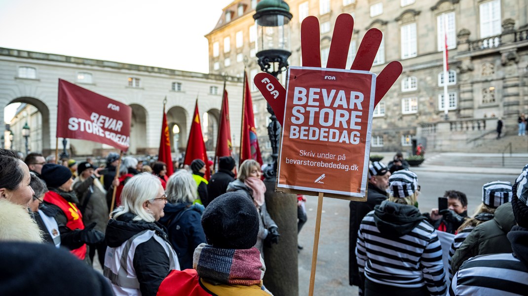 En af mest kontroversielle nye love sidste år var afskaffelsen af Store Bededag, som blandt andet Fagbevægelsens Hovedorganisation organiserede stor modstand mod. Loven er nu trådt i kraft. 