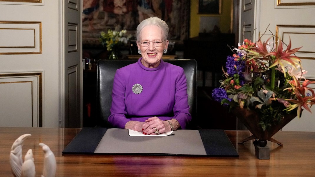 Snart er Margrethe væk, og vi skal finde os selv på ny under kong Frederiks sikkert udmærkede styre. Kraften i at være et ”vi” som undersåtter udstiller, at der ikke mange andre steder i det danske samfund findes den samme fornemmelse af fællesskab, skriver Thomas Frovin.