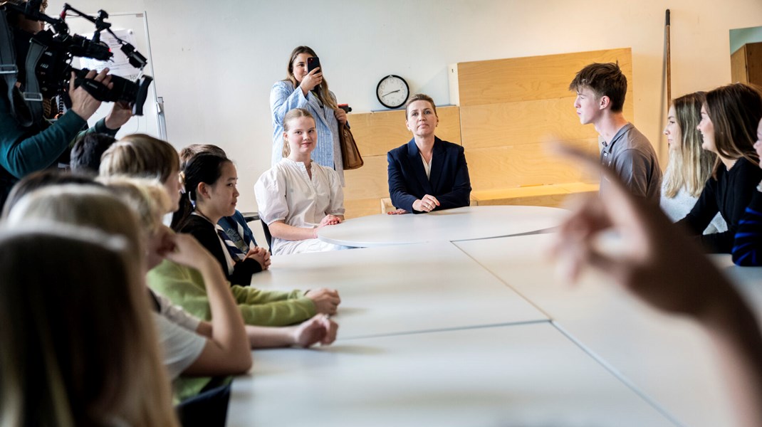 Sammenhængskraften i Danmark er på tilbagetog, og vi bliver nødt til at sætte ind på elevfordelingen. Ellers vil direktørens datter og pedellens søn aldrig omgås med hinanden, skriver Kristoffer Elverkilde og Bjørn Otto Juhl Hansen.