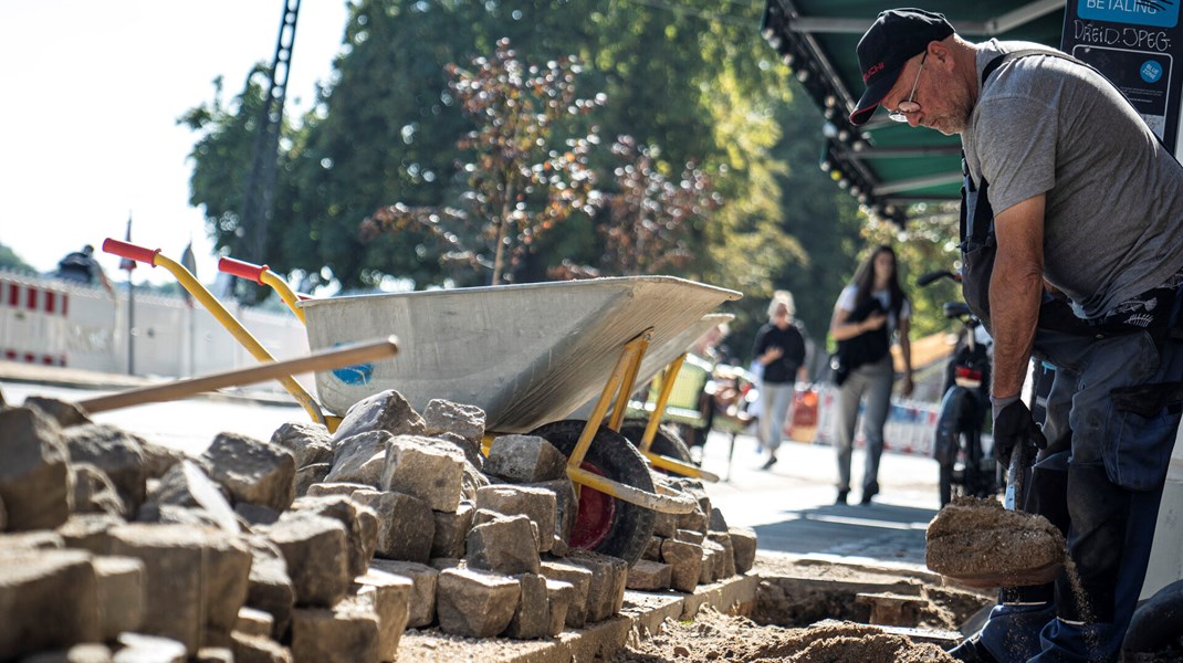 Det handler om at få kigget på – og ryddet op i – de mange tilbagetrækningsordninger, så værdifulde seniorer, der stadig har mulighed for at arbejde, ikke tages ud arbejdsmarkedet, skriver DA.