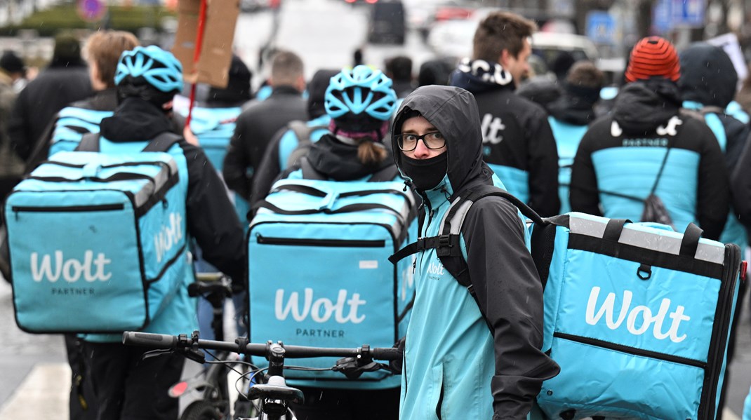 Det nye Europa-Parlament må tage kampen om platformsarbejdernes rettigheder op igen, og kampen mod udnyttelsen fortsætter, skriver Nikolaj Villumsen, Per Clausen og Rasmus Hjorth. Fotoet er fra en demonstration mod Wolt i Prag fra februar 2023.