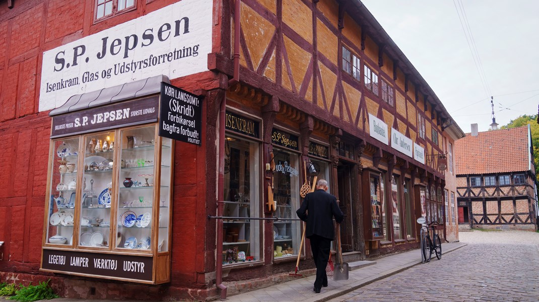 Det bliver antydet, at vi skulle mene, at museerne har det som et ”selvstændigt formål at tjene penge”, og at de skal være ”professionelle forretninger med stor omsætning”. Det er meget langt fra pointen, skriver Erik Balch Frisgaard og Henning Kjærgaard. 