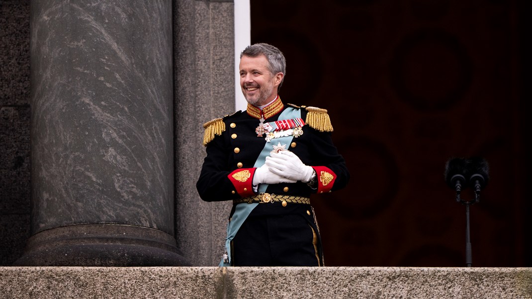 Kong Frederik udgiver bog med sine tanker om kongegerningen