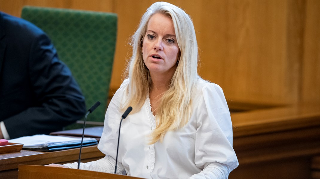 ”Problemet med historien om, at Pernille Vermund opløser partiet er, at det i bedste fald er meget upræcist og i værste fald er helt forkert,” siger Malte Bruhn i Ajour.