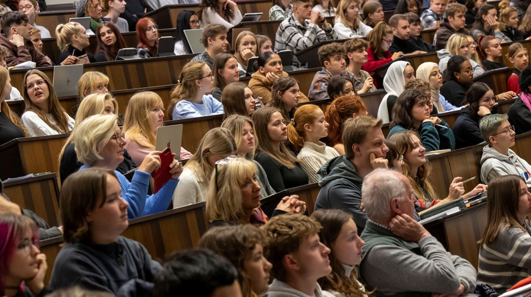 Fremtidens kandidatuddannelser kan byde på lønnet praktik og specialer skrevet i samarbejde med virksomheder, viser lækkede dokumenter fra kandidatudvalgets arbejde med universitetsreformen.