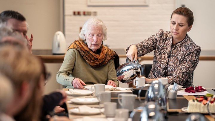 Selv om det er ældreminister Mette Kierkgaard, der skal lede de kommende forhandlinger, er det statsminister Mette Frederiksen, der tirsdag vil stå i front, når udspillet præsenteres.