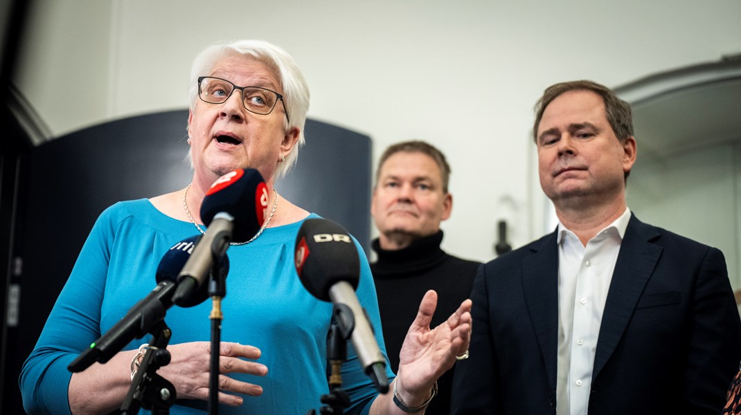 Overenskomstaftalen på det statslige område blev forrige søndag indgået mellem finansminister Nicolai Wammen (S) og Rita Bundgaard, der er formand for Centralorganisationernes Fællesudvalg. Aftalen på det kommunale område blev indgået fredag. 