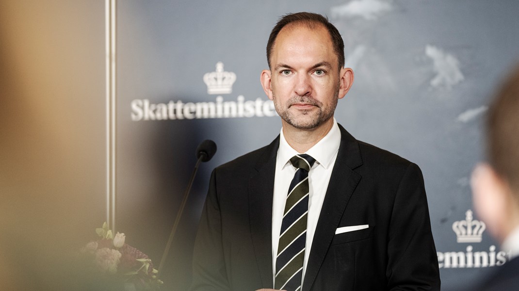 Skatteminister Jeppe Bruus bør gøre op med den aggressive markedsføring, som finder sted på sociale medier og de lokkende introrabatter og insisterende betting-reklamer på tv, skriver Anja Philip.