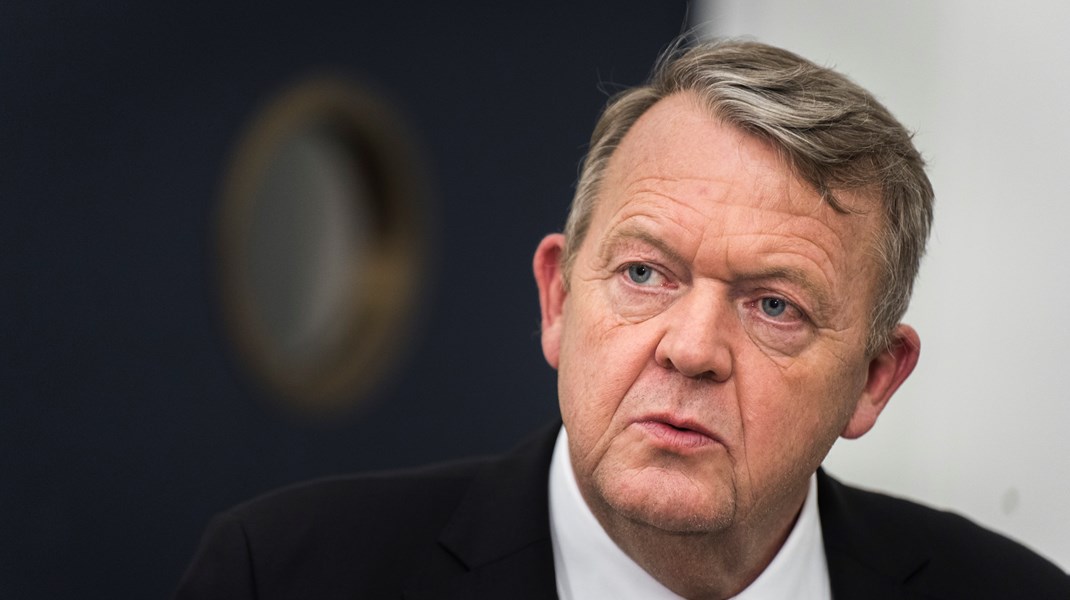 Lars Løkke Rasmussen (M) har afventet offentliggørelsen af Grønlands udenrigs-, sikkerheds- og forsvarspolitiske strategi, som udenrigsministeren anser som en forudsætning for udarbejdelsen af Kongerigets artistiske strategi.