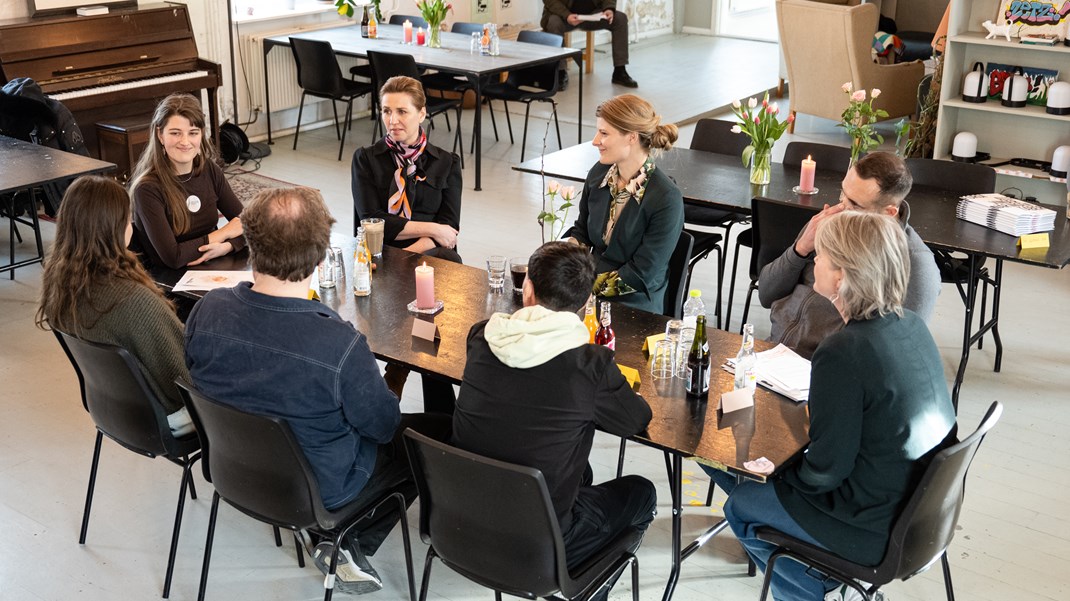 Statsministeren og beskæftigelsesministeren besøgte torsdag ungeindsatsen KBH+, der er drevet af AskovFonden, for at tale med udsatte unge om vejen til uddannelse eller job.