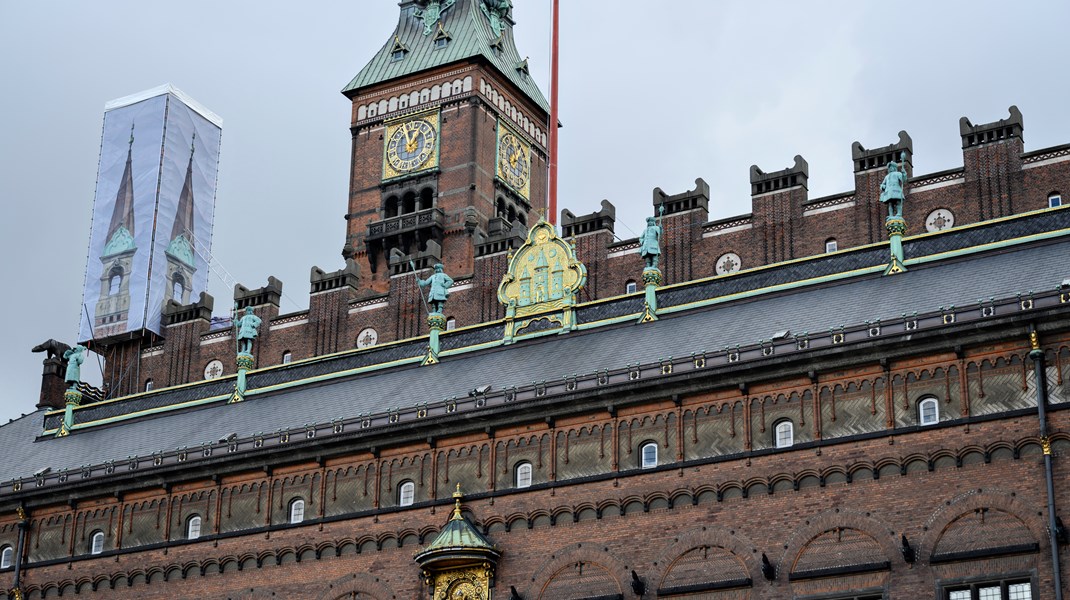 Lynghuset er ejet af Københavns Kommune. Derfor skal politikerne på Københavns Rådhus træffe beslutning om, hvor botilbuddets beboere skal genhuses, hvis tilbuddet ender med at måtte lukke. 