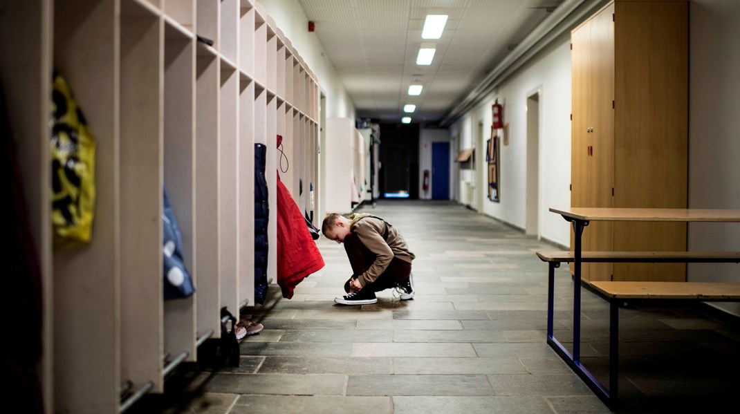 Ifølge kommunernes regnskabstal blev der brugt færre penge på folkeskole, ældrepleje og børnepasning i 2023 end året før. Men til gengæld flere på socialområdet.